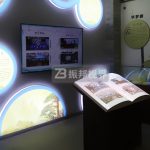 校史館設(shè)計方案中的虛擬翻書有哪些技術(shù)上的優(yōu)勢和特點？