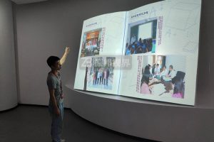 展廳機(jī)器人